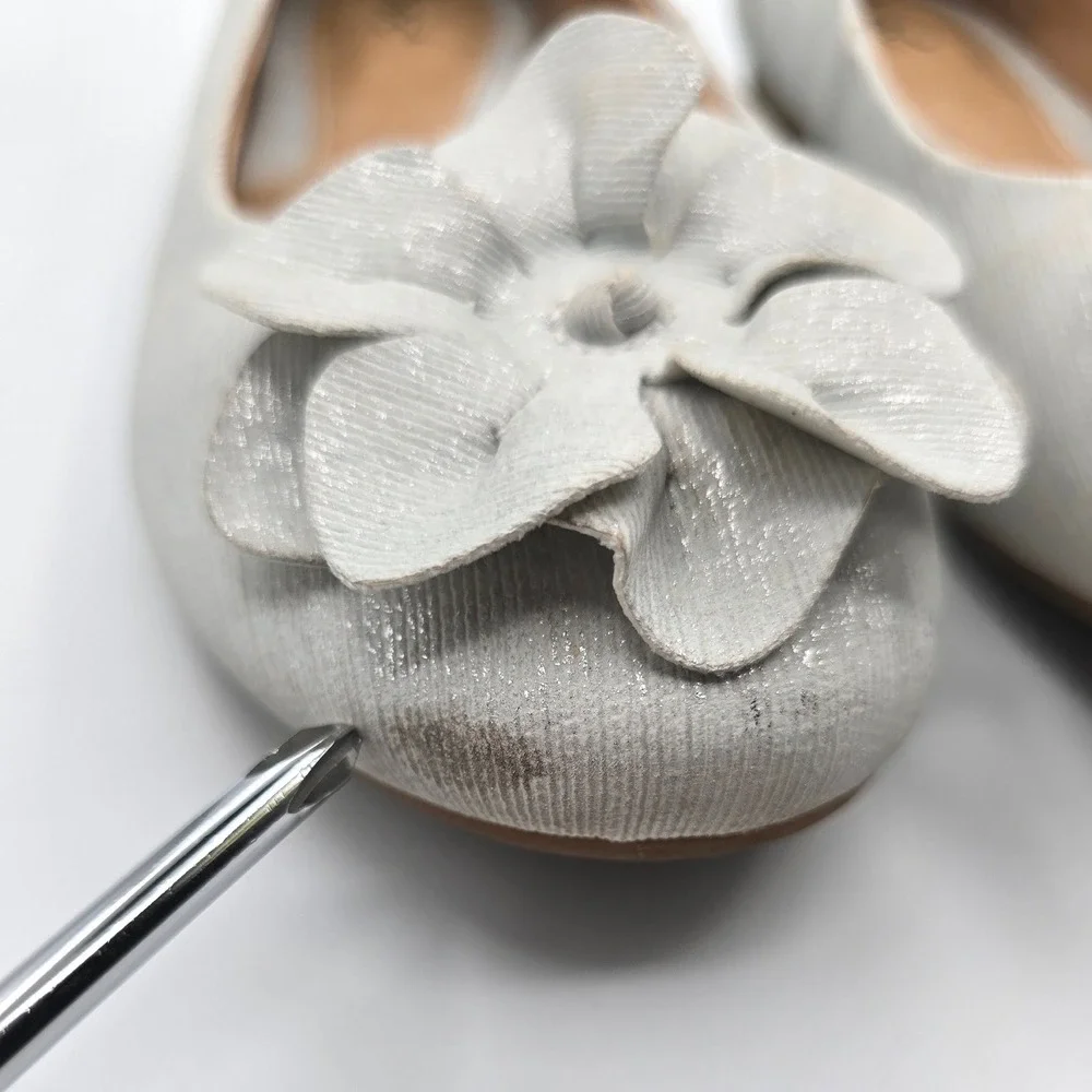B.O.C. Born Concept‎ Silver White Floral Ballet Flats Womens 9.5 Metallic